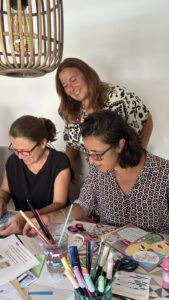 alumnas trabajando arteterapia